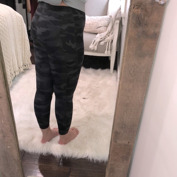 Athleta size medium camo athletic leggings - Picture 3 of 9